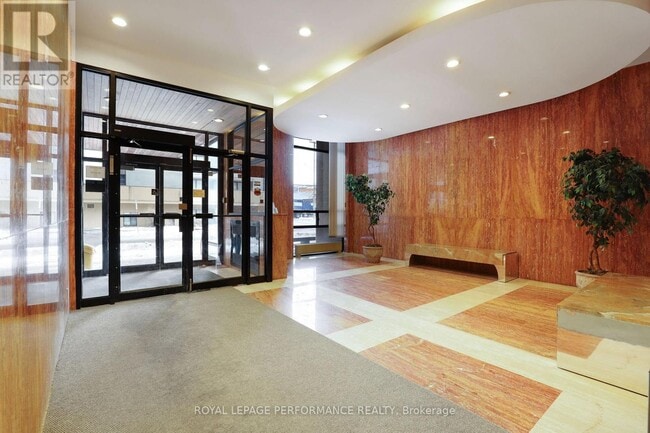 Building Photo - 475 Laurier Ave W