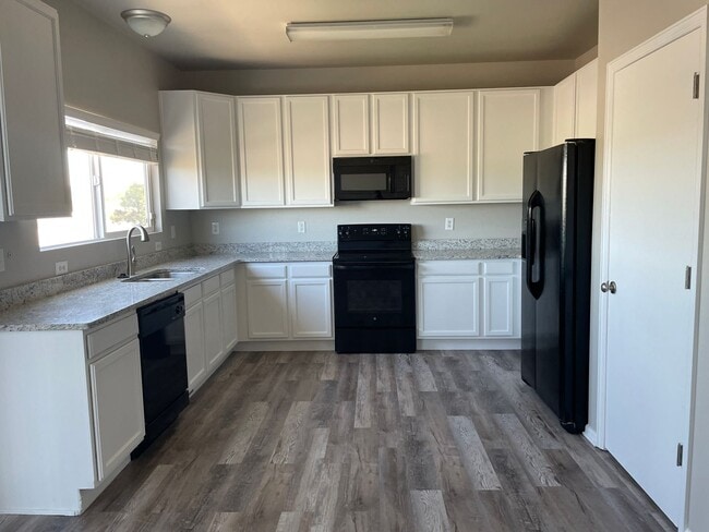 Building Photo - Renovated Home with A/C!