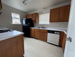 Building Photo - 3229 Hirschfield Rd