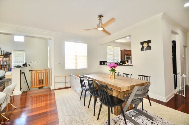Building Photo - 3 br, 3 bath House - 497 Menendez Ave # 14