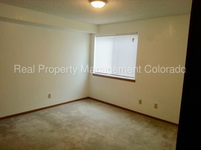 Building Photo - Lovely Condo in Shadow Hills!