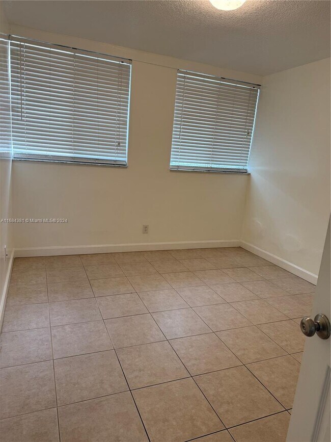 Foto del edificio - 1025 SW 7th Ave