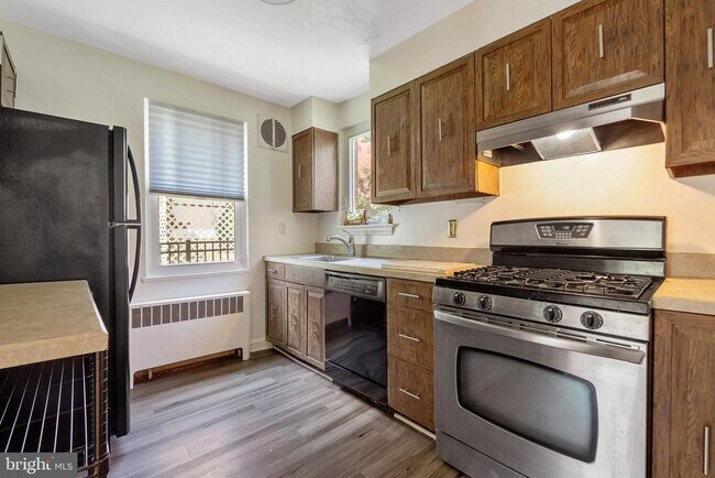 Foto del edificio - 921 Langley Dr