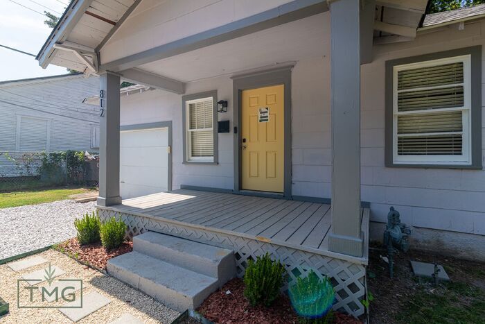 Foto principal - NEWLY REMODELED! Bungalow in the heart of KW!