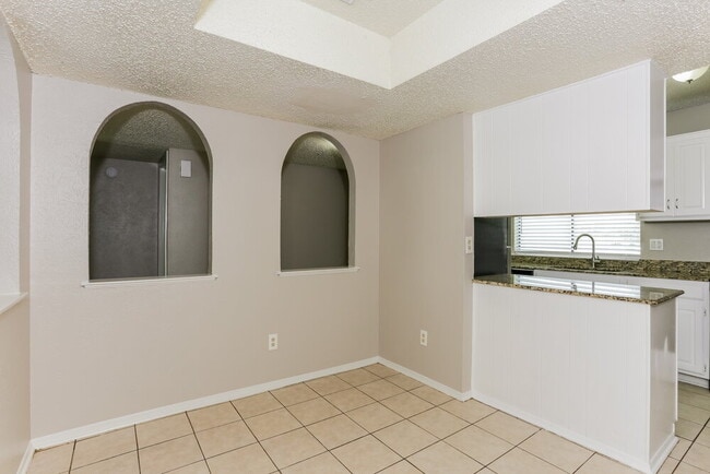 Building Photo - 2505 Crown Cir
