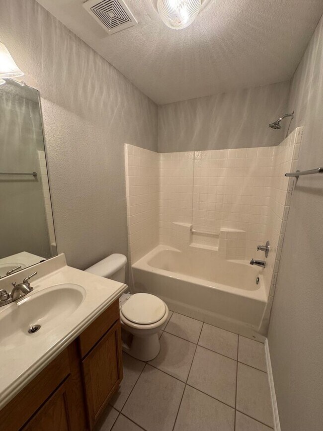 Foto del edificio - 100-102 Prosperity Trail