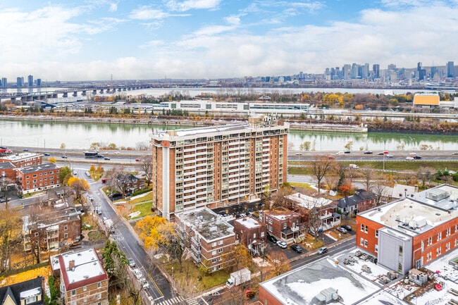 Community Context - Le Sans Soucy