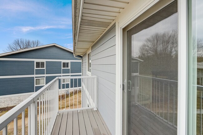 Vista desde el balcón del segundo piso - Heathercrest Apartments