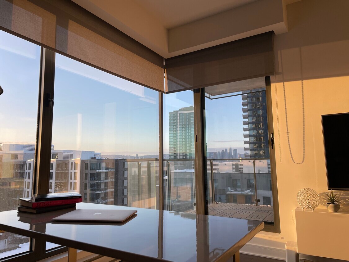 299 De La Rotonde St Unit 807, Verdun, QC H3E 0C6 Condo for Rent in