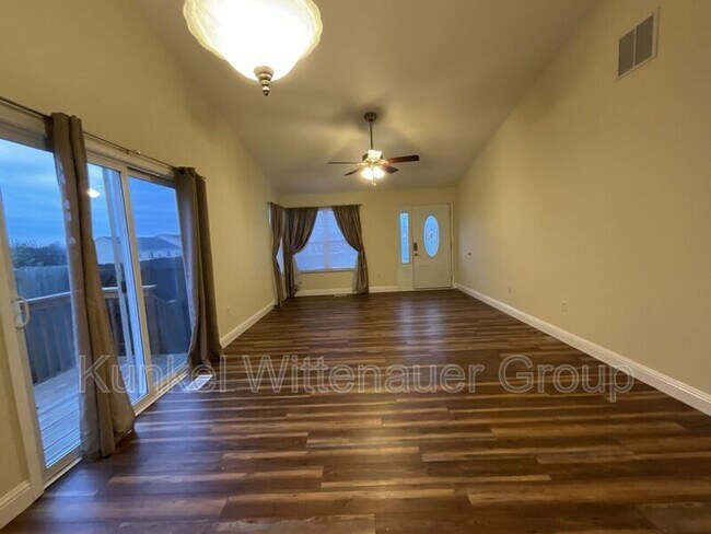 Foto del edificio - 3336 Berwin Green Dr