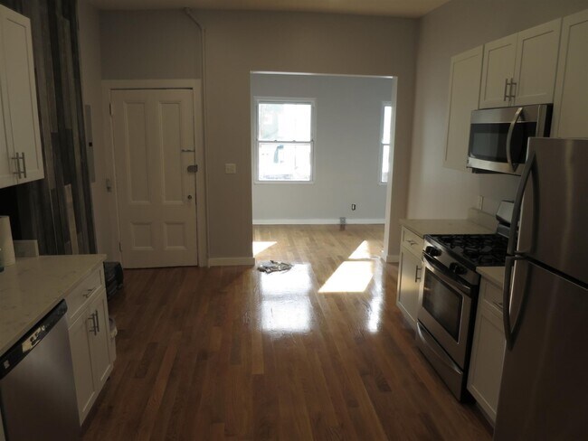 Building Photo - 356 Somerville Ave