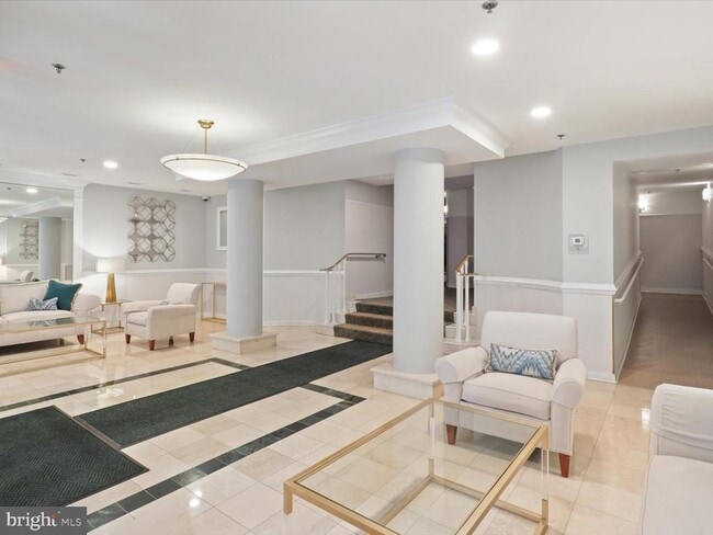 Building Photo - 1045 N Utah St