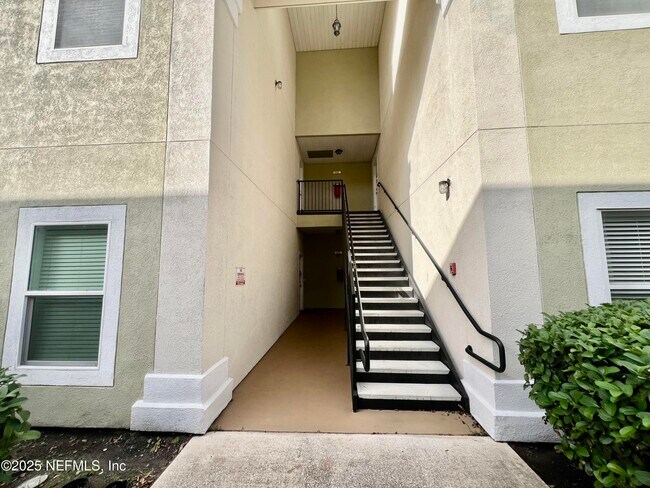 Foto del edificio - 7920 Merrill Rd