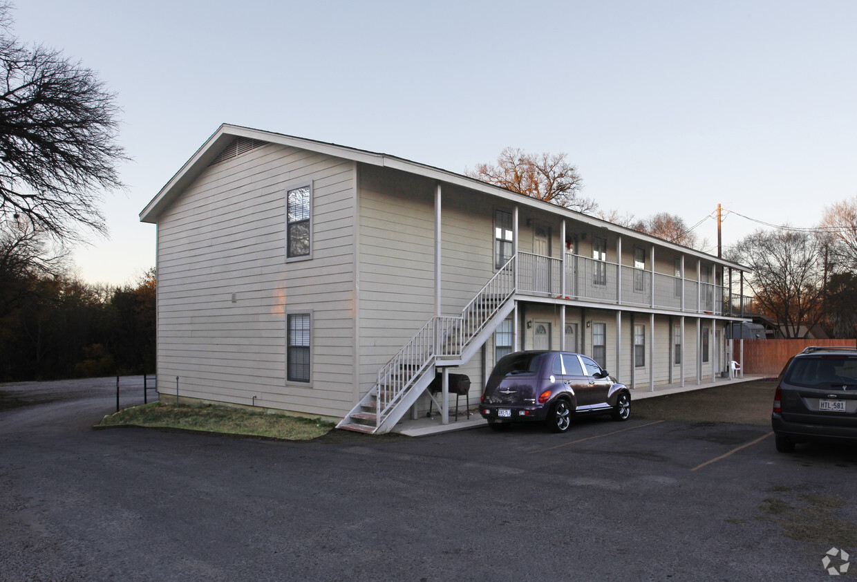 Building Photo - Twin Apartments