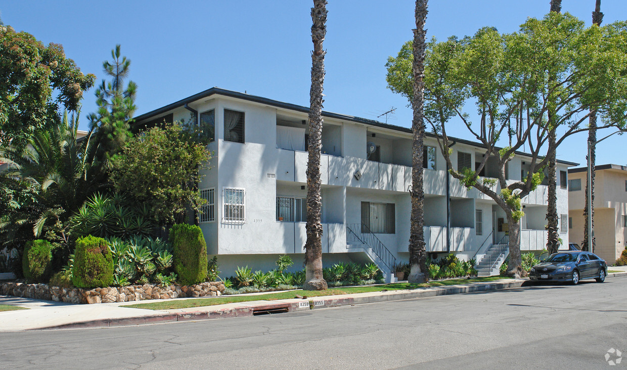 Primary Photo - 8355 Rosewood Ave