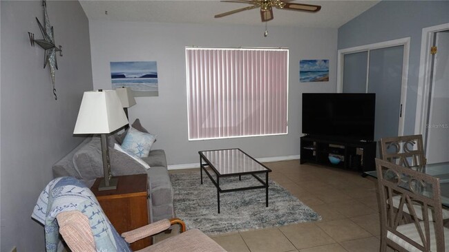 Foto del edificio - 7704 Hillside Ct