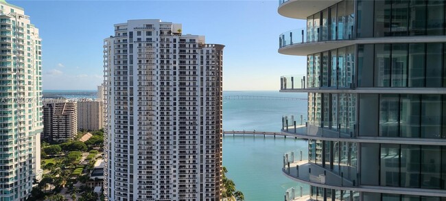 Foto del edificio - 300 S Biscayne Blvd