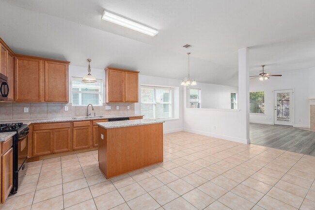 Foto del edificio - 21565 Duke Alexander Dr