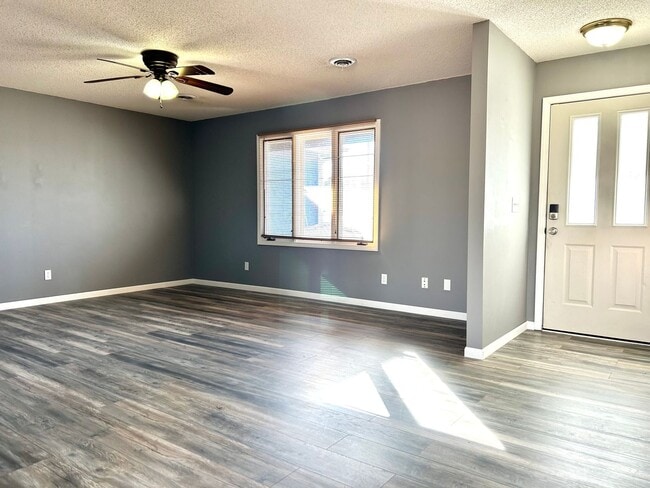 Building Photo - Beautiful Home, Great Location!