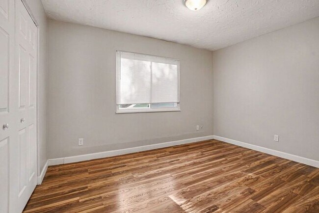 Foto del edificio - $150 off move-in when using Rently - $1099- 2 Bedroom Townhome off Westnedge