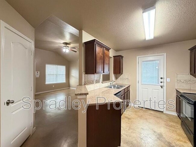 Building Photo - 764 E Ridge Blvd