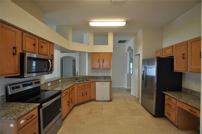Building Photo - 613 Straw Lake Dr