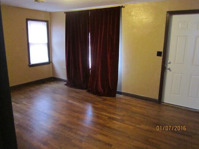 Building Photo - Gorgeous 3-bed 2-bath home close to OCU an...