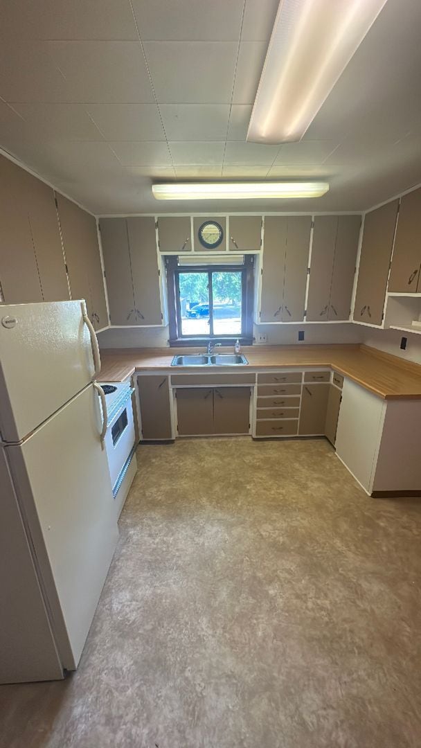 Foto del edificio - 3 Bedrooms, 1 Bathroom & w/upper loft Single Family with Garage - Staples