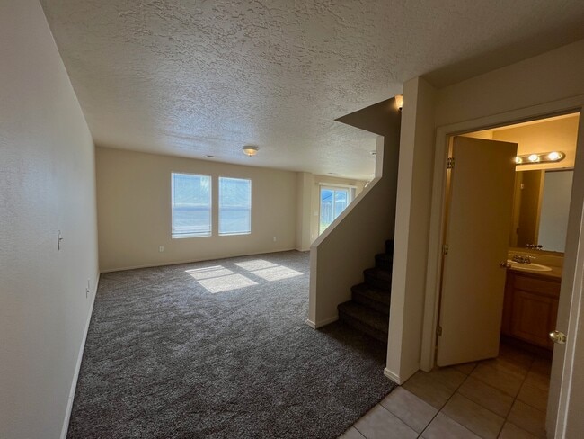 Foto del edificio - 12873 Alicia St
