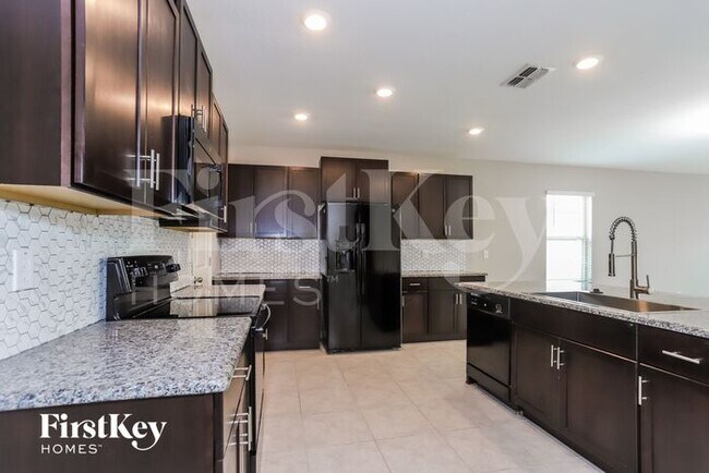 Building Photo - 10226 Bright Crystal Ave
