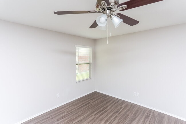 Building Photo - 412 Blue Crow Ln