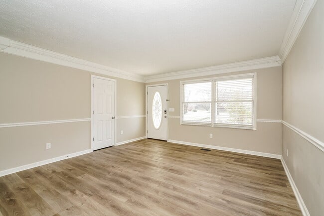 Building Photo - 5112 Beechwood Rd