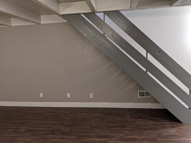 Building Photo - 3110 Van Teylingen Dr