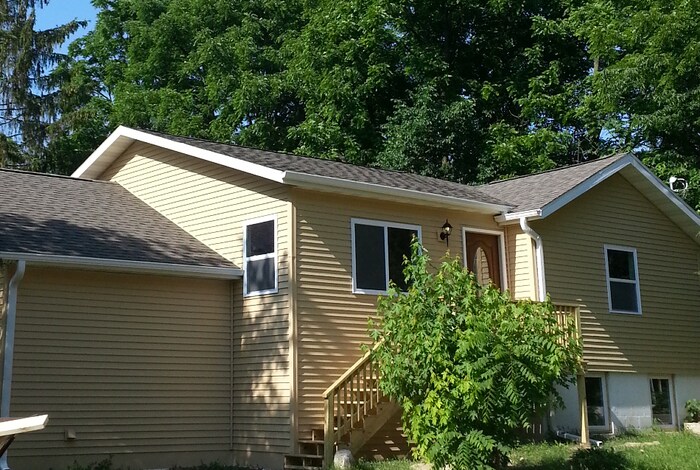 Primary Photo - Beautiful 4 Bdrm/3 Bath home - Lake Geneva