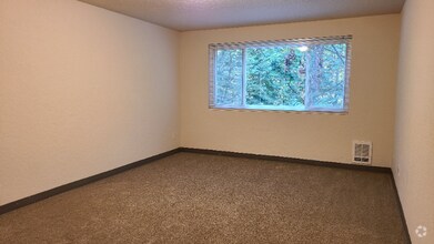 Building Photo - 1625 Kent Des Moines Rd