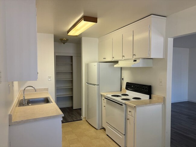 Building Photo - 1708 Ross Cir