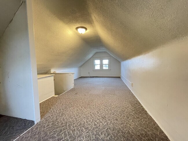 Building Photo - 576 Inman St