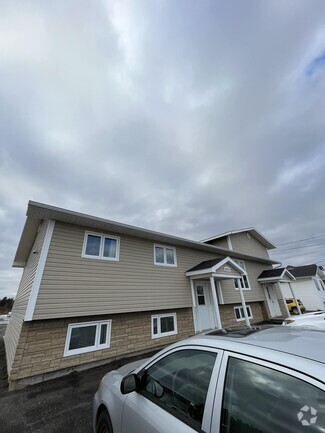 Building Photo - 894 Rue Principale