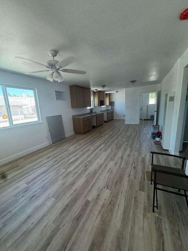 Foto del edificio - 2 bed/1 ba cottage - downtown Yuba City