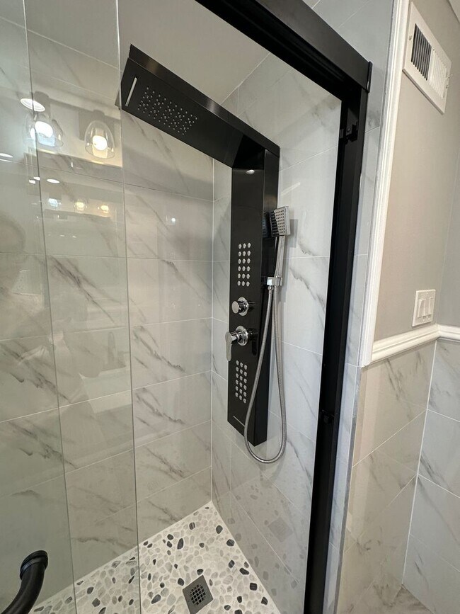 Foto del edificio - 2 bedrooms 1.5 bathroom House in South Phi...
