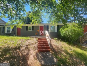 Building Photo - 217 Greenbriar Dr