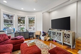 Foto del edificio - 194 Emerson St