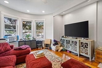 Building Photo - 194 Emerson St