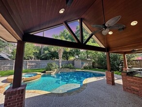 Building Photo - 1927 Enchanted Park Dr