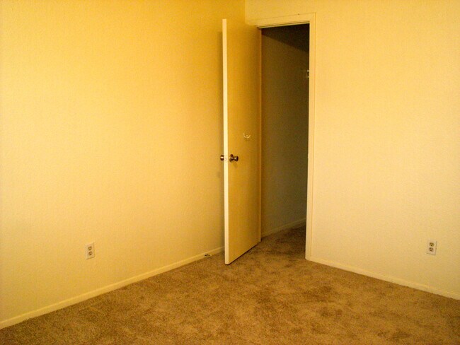 Foto del edificio - Modern 2 Bedroom, 1 Bath Duplex with 1-Car...