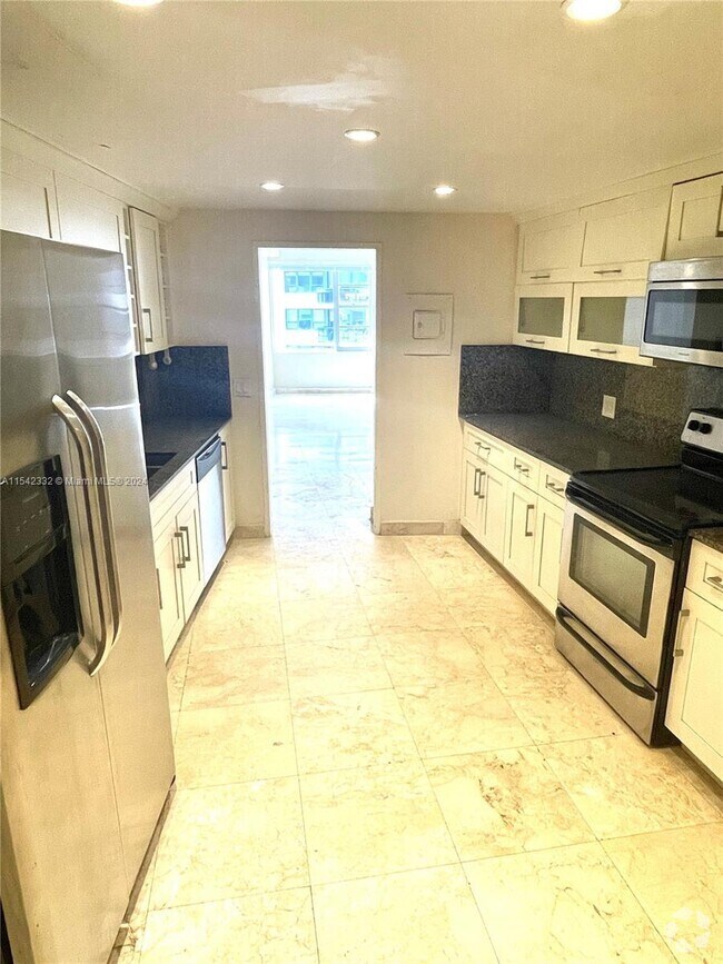 Oceanfront Apartments for Rent with a Living Room Miami Beach, FL 5