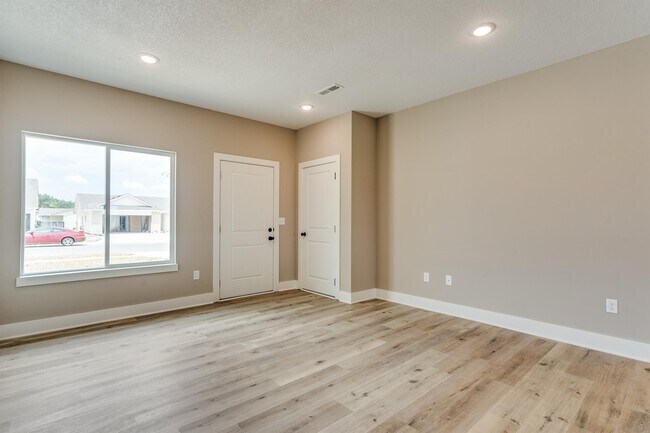 Building Photo - 6802 White Pine St