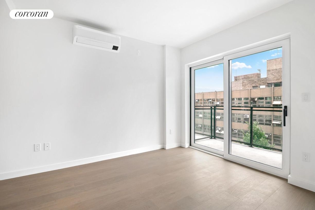 Foto principal - 428 E 9th St