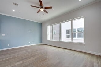 Building Photo - 5528 Larkin St