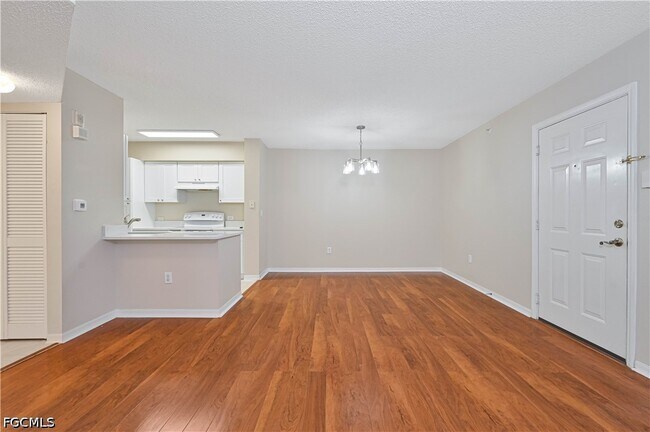 Foto del edificio - 8920 Colonnades Ct E